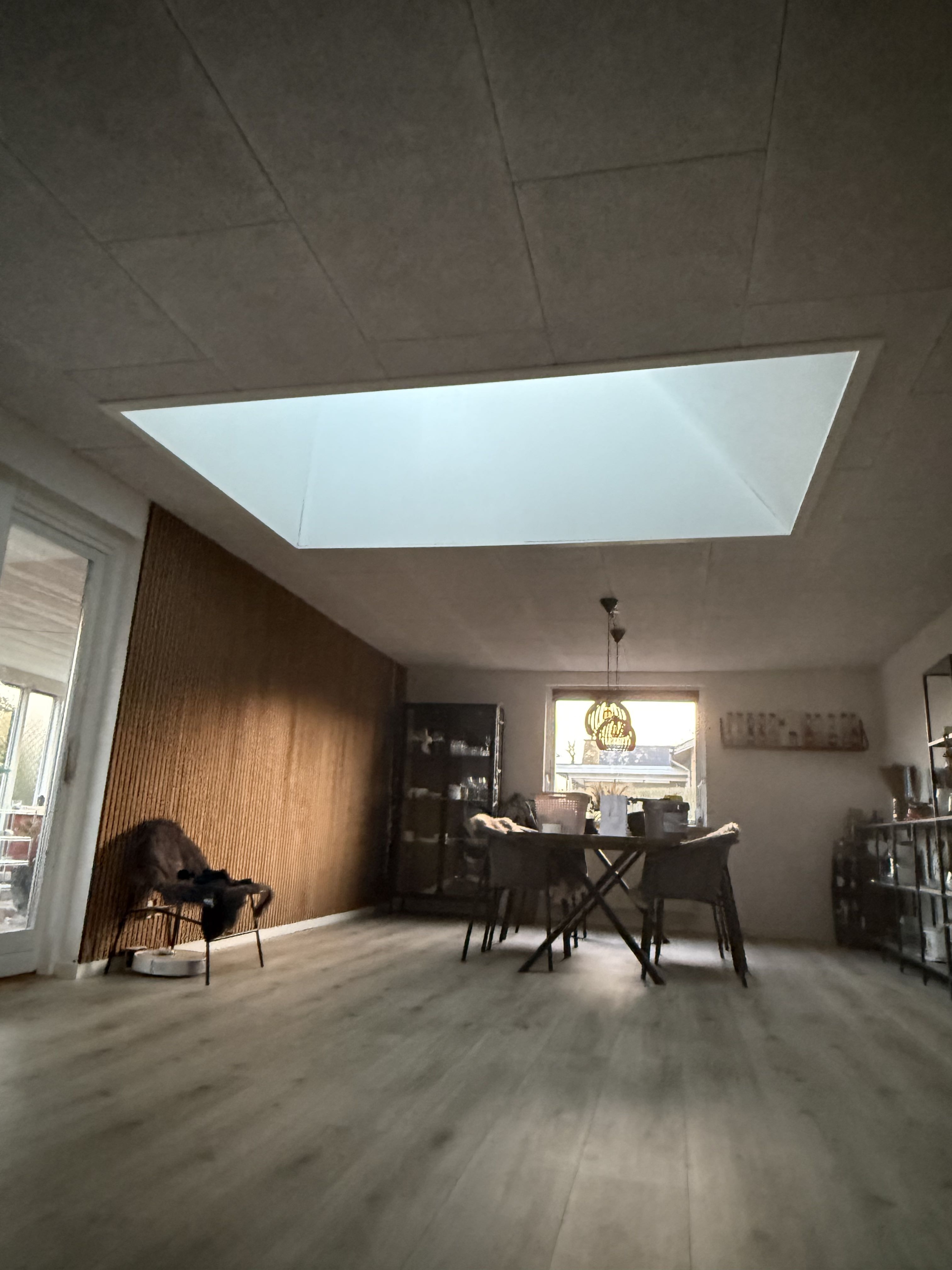 Udskiftning af vinduer med nyt ovenlys og indvendig ramme i trae